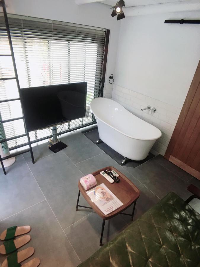 阡陌-浴缸在客廳民宿 Tainan Exterior photo